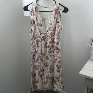 floral lace v-neck dress 🌵 3 for $20